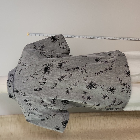 Women's Blouse - Picture 7 of 8